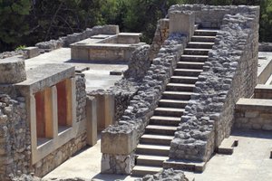 Oostelijk deel van het paleis van koning Minos in Knossos tussen het megaron van de koningin en de centrale binnenplaats. Kreta. 1600-1450 v.Chr. door Minoan