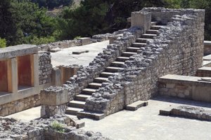 Oostelijk deel van het paleis van koning Minos in Knossos tussen het megaron van de koningin en de centrale binnenplaats. Kreta. 1600-1450 v.Chr. door Minoan