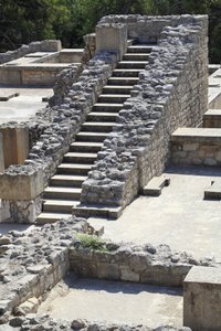 Oostelijk deel van het paleis van koning Minos in Knossos tussen het megaron van de koningin en de centrale binnenplaats. Kreta. 1600-1450 v.Chr. door Minoan