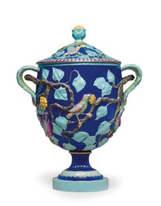 Engelse Majolica vaas met twee handvatten en deksel, midden 19e eeuw door Mintons Ltd (attr. to)