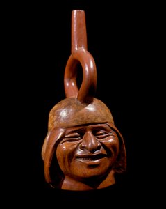 Precolumbiaanse kunst, mochique beschaving: antropomorfe vaas genaamd de lachende man