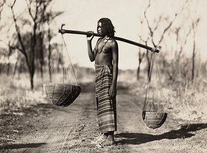 Cunama vrouw die water draagt, 09/05/1936 door Modestino Baldinetti