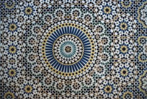 Kasbah van Thamiel glaoui, zellij-tegelwerk, detail (keramiek) door Moroccan School