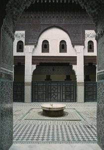 Madrasa Bou Inania, binnenplaats door Moroccan School
