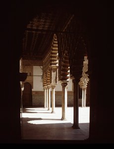 Mudejar kunst: uitzicht op de Hof van de Dames (Patio de las Doncellas)