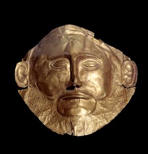 Begrafenismasker in Myceens goud (van Mycene) bekend als “Masker van Agamemnon” door Mycenaean