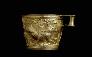 Myceense kunst: gouden beker met reliëf van een stier uit Vaphio, Myceense vesting ten zuiden van Sparta door Mycenaean
