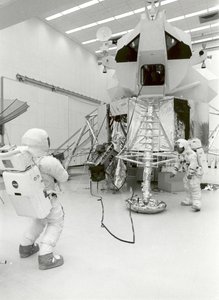 Apollo 13 - NASA door NASA Images
