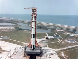 Apollo 15 op het lanceerplatform in Kennedy Space Center, Florida, VS, 1971