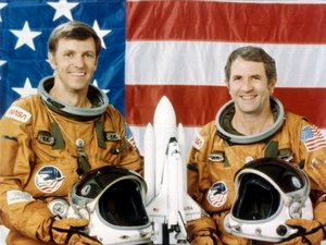 Astronauten Joe Engle en Richard Truly, tweede Space Shuttle vlucht door NASA Images