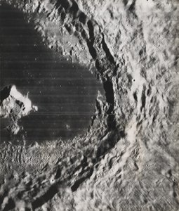 Achterkant van de maan bij Apolune, 1967 door NASA Images