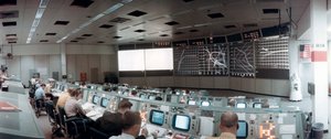 De Mission Operations Control Room in Mission Control Centre, Houston, Texas, VS, 1971 door NASA Images