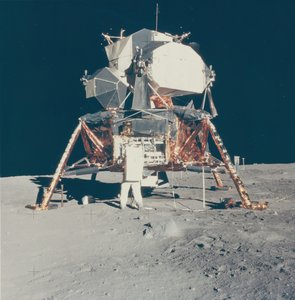 Buzz Aldrin met Apollo 11 maanmodule op de maan, 1969
