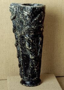 Sumerische beschaving: speksteen libatievaas van Prins Gudea (2141-2122 v.Chr.). Versierd met draken en slangen. Dim. 23 cm Parijs, Musée du Louvre
