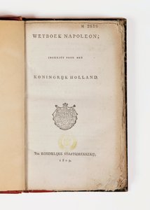 Napoleon code voor het Koninkrijk Holland, open op de titelpagina, gepubliceerd Koninklijke Staatsdrukkerij, 1809