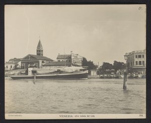 Gezicht op de kade van het Lido door Neue Photographische Gesellschaft