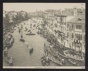 Gondels op het Canal Grande te Venetië door Neue Photographische Gesellschaft