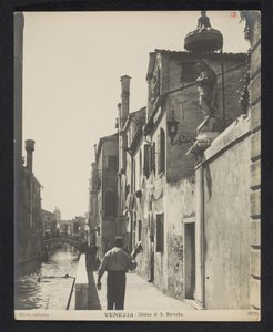 Kade langs de Chiesa di San Barnaba te Venetië door Neue Photographische Gesellschaft
