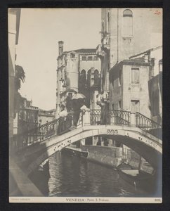 Ponte San Trovaso te Venetië door Neue Photographische Gesellschaft