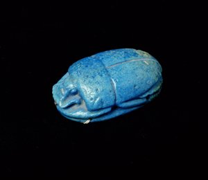 Scarabee van een mummie, uit Thebe