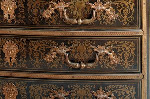 Detail van een Louis XIV commode