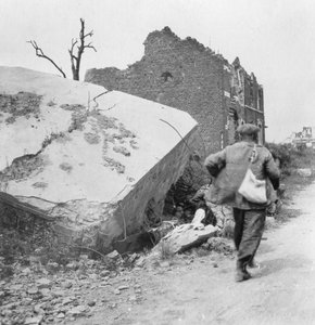 Blokhuis vernietigd door een mijn, Lomme, nabij Armentières, Frankrijk, Eerste Wereldoorlog, ca. 1914-1918