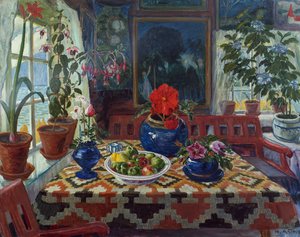 Interieur met een grote blauwe pot