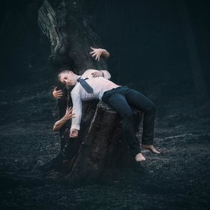 Surrealistische slaap in het bos door Nuno Araujo