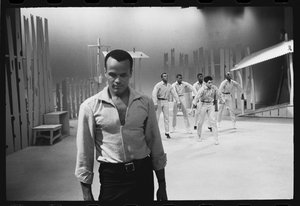 Harry Belafonte op de set van een tv-special door Orlando Suero