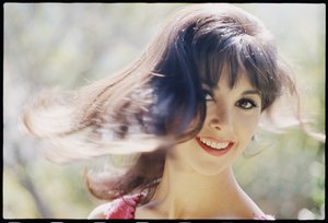 Marlo Thomas zwaait met haar haar