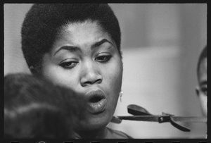 Odetta zingt voor kinderen op de set van een tv-special