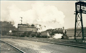 Trein die Union Station verlaat, St. Louis door Oscar C. Kuehn