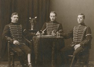 Drie jonge cavaleristen in uniform, Malmö, Zweden, 1920s