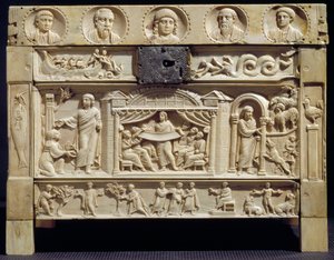 Paleochristelijke kunst: reliekschrijn versierd met scènes uit het Oude en Nieuwe Testament in lage reliëfs. 4e eeuw. Uit het klooster van Santa Giulia, Italië. Brescia, Christelijk museum door Paleo Christian