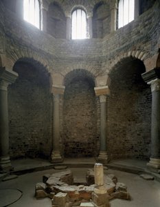 Paleochristelijke kunst: uitzicht op het interieur van de doopkapel, 5e eeuw. Frejus (Var) door Paleo Christian