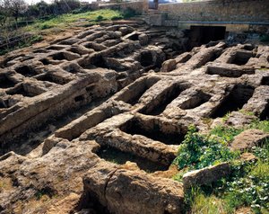 Ruïnes van de christelijke necropolis in de vallei van de Tempels, 4e tot 5e eeuw. Agrigento, Sicilië, Italië door Paleo Christian