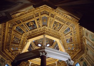Gezicht op het gewelf binnen de Paleochristelijke doopkapel van San Giovanni in Laterano door Paleo Christian
