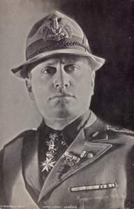 Album "Duce": Benito Mussolini in uniform Militie door Pandimiglio Pandimiglio