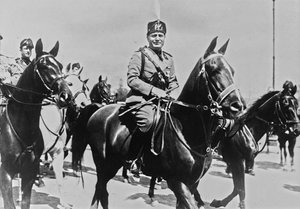 Album "Duce": Benito Mussolini te paard met zijn gevolg in Rome