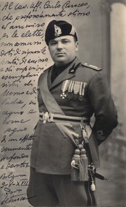 Album "MVSN- Zwarthemden": Centurion van de Militie in volledig uniform, 05/1939