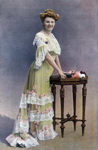 Franse komiek Blanche Toutain, foto door Paul Nadar uit de Franse krant "Le Theatre" februari 1905