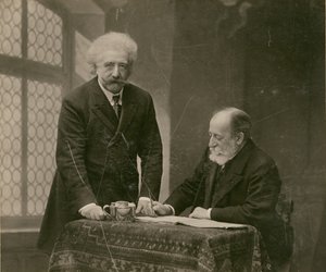 [Twee mannen in interieur, waarschijnlijk René Thorel en Hollman].