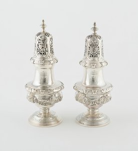Paar strooiers, Londen, 1732-43 door Paul de Lamerie