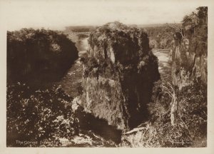 De kloof vanaf het hotel, Victoria Falls door Percy M. Clark