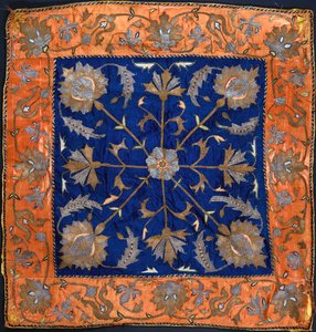 Een bocha samengesteld uit blauw satijnveld geborduurd met zilver- en gouddraad door Persian School