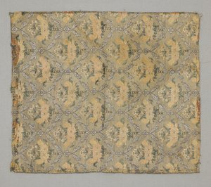 Fragment, bloemig ogivaal patroon