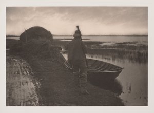 Moerasbewoner die rietstrooisel gaat snijden, uit Leven en landschap op de Norfolk Broads door Peter Henry Emerson