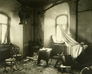 Russische Revolutie van 1917: interieur van het Chudov-klooster in het Kremlin van Moskou na het bombardement van november 1917. Fotografie van Pyotr Petrovich Pavlov (1860-1925) door Petr Petrovich Pavlov