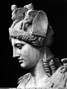 Detail van het Gezicht van Athena Farnese, Romeinse Keizerlijke Kopie van een Bronzen Standbeeld van de School van Phidias door Phidias (school of) (after)