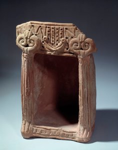 Oosterse oudheid: terracotta huiselijk heiligdom om afgoden te vereren. 9e eeuw v.Chr. Uit Tell el Far